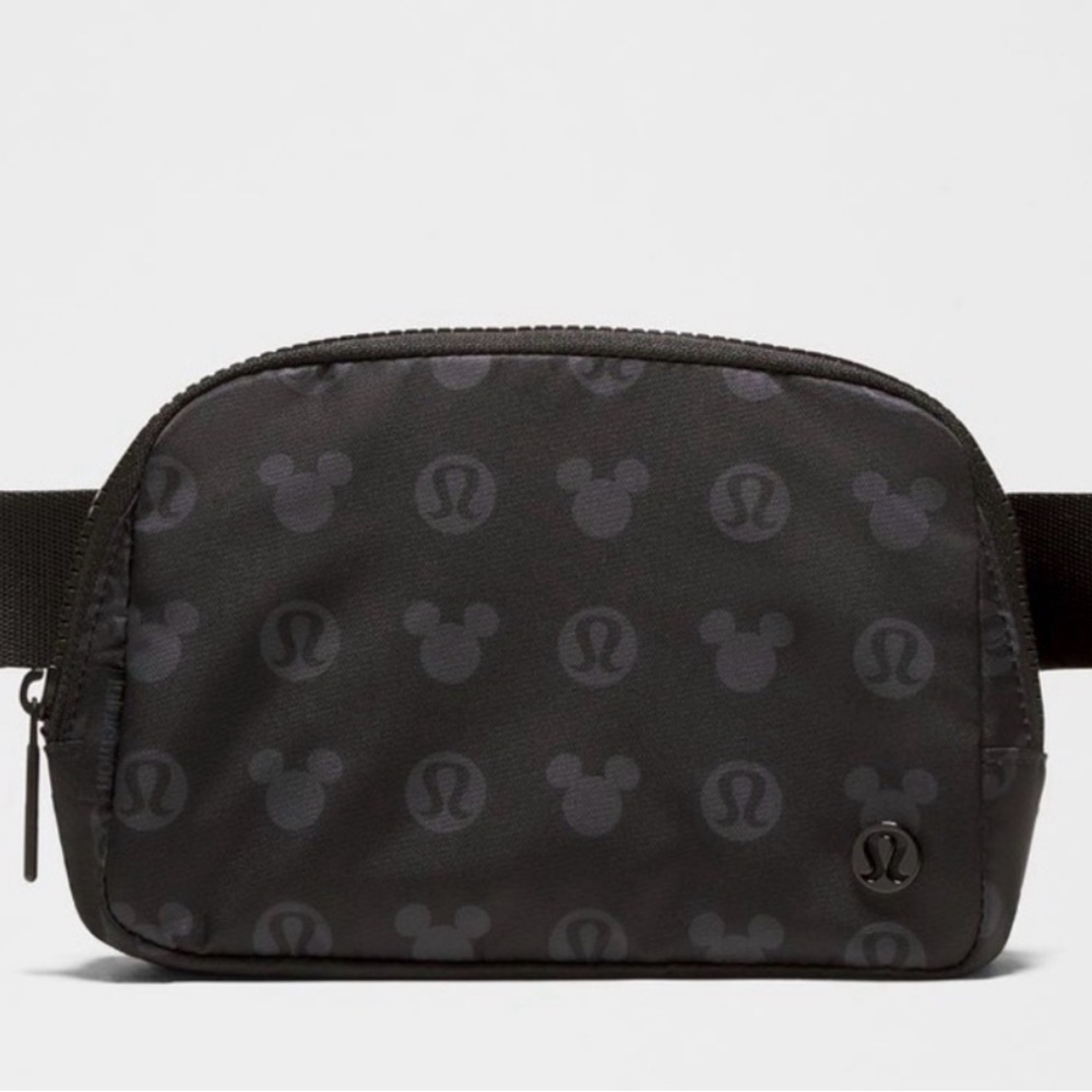 lululemon athletica Disney NWT Belt Bag black and grey